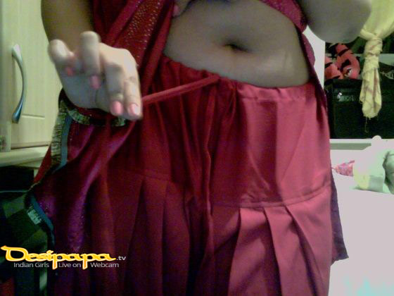 Pakistani Babe Fauzia Showing Panty To Lover