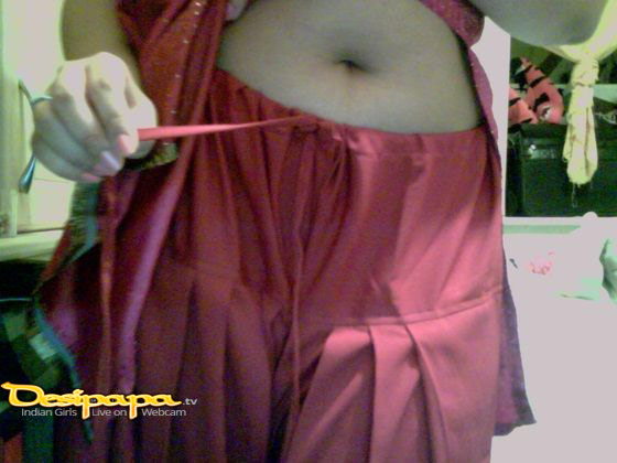 Pakistani Babe Fauzia Showing Panty To Lover