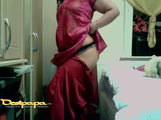 Pakistani Babe Fauzia Showing Panty To Lover