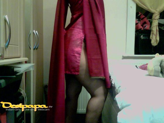 Pakistani Babe Fauzia Showing Panty To Lover