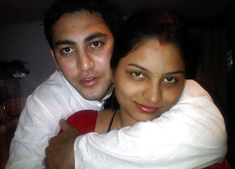 Indian Sexy Couple Leaked Honeymoon Pics