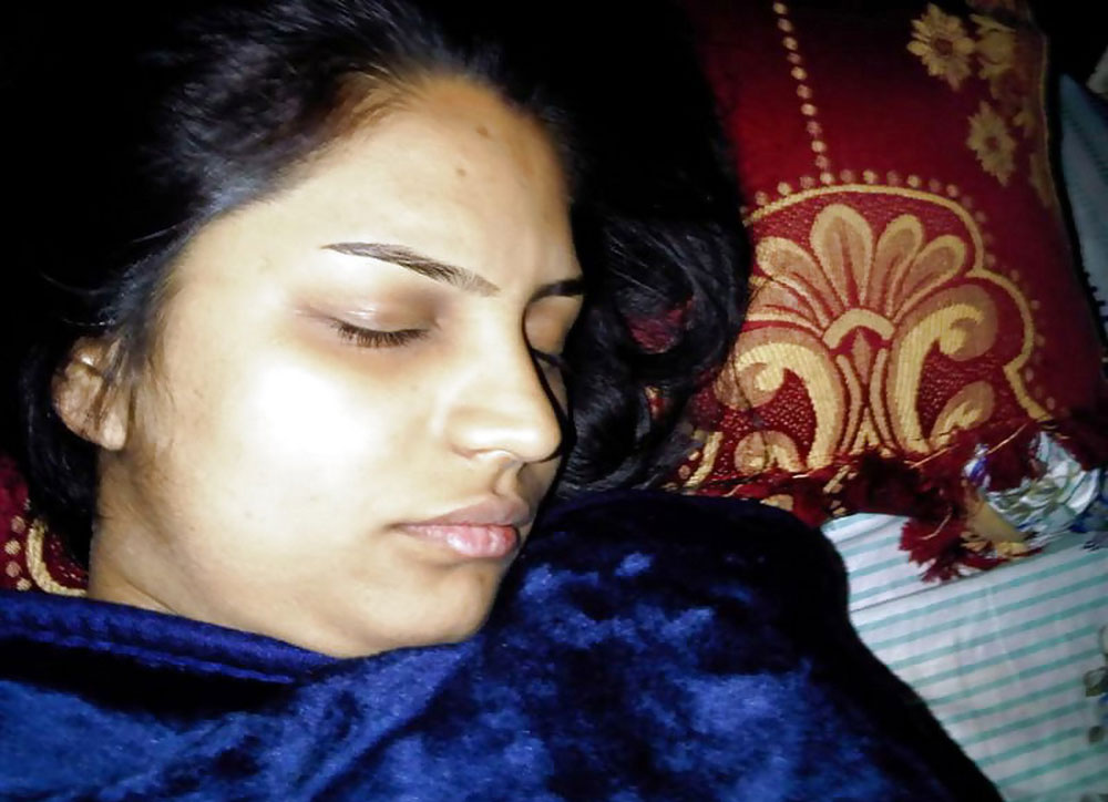 Indian Sexy Couple Leaked Honeymoon Pics