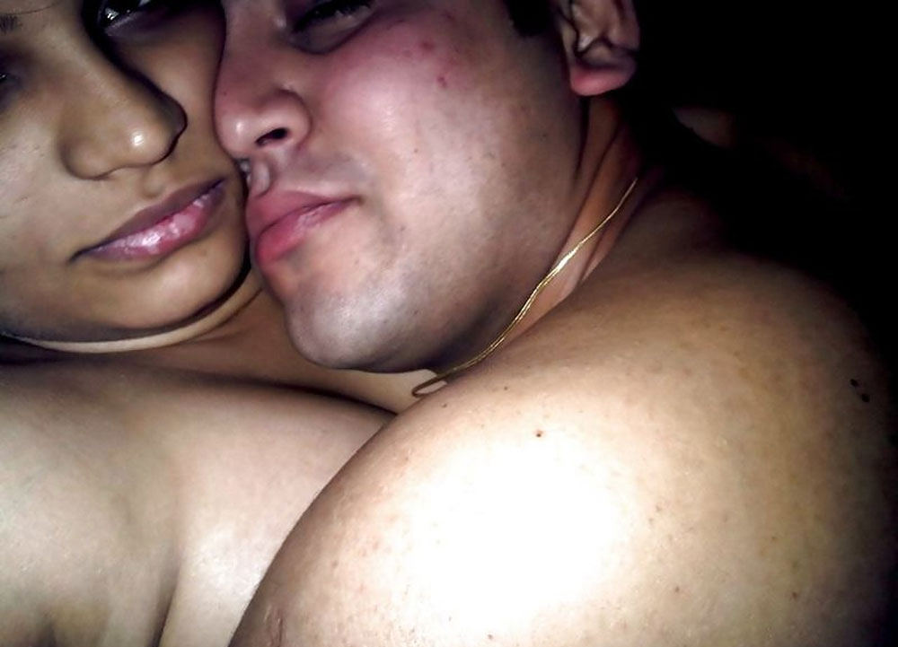 Indian Sexy Couple Leaked Honeymoon Pics