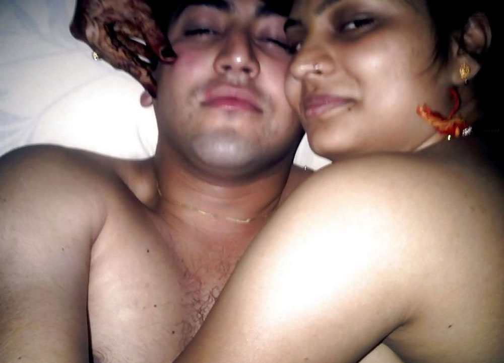 Indian Sexy Couple Leaked Honeymoon Pics