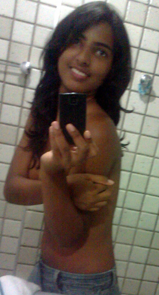 Indian Girl Rekha Taking Nude Selfies