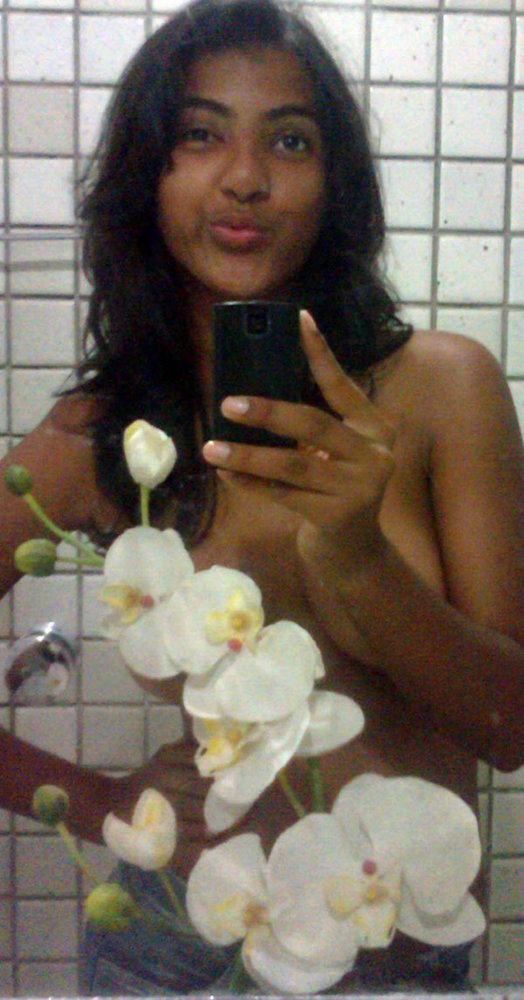 Indian Girl Rekha Taking Nude Selfies