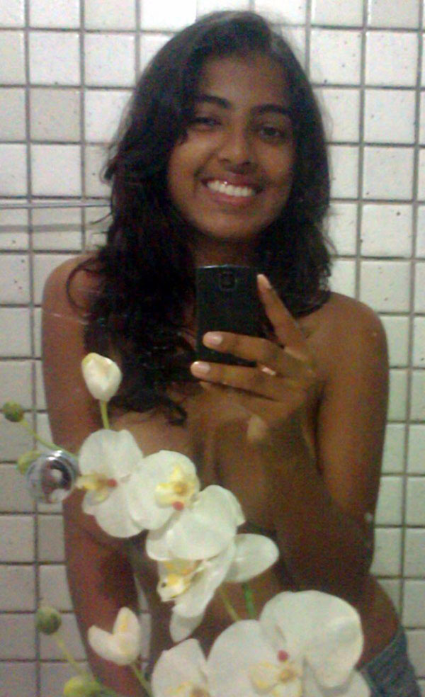 Indian Girl Rekha Taking Nude Selfies