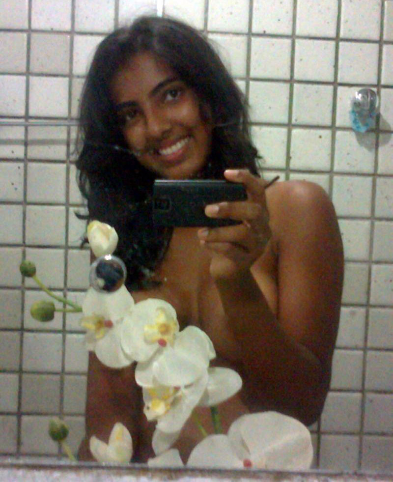 Indian Girl Rekha Taking Nude Selfies