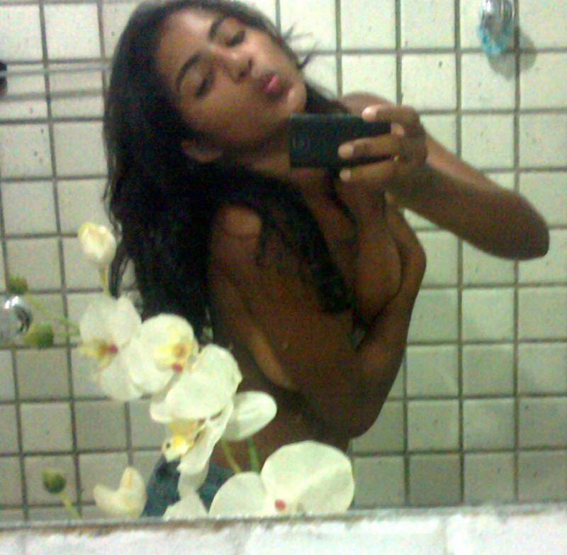 Indian Girl Rekha Taking Nude Selfies