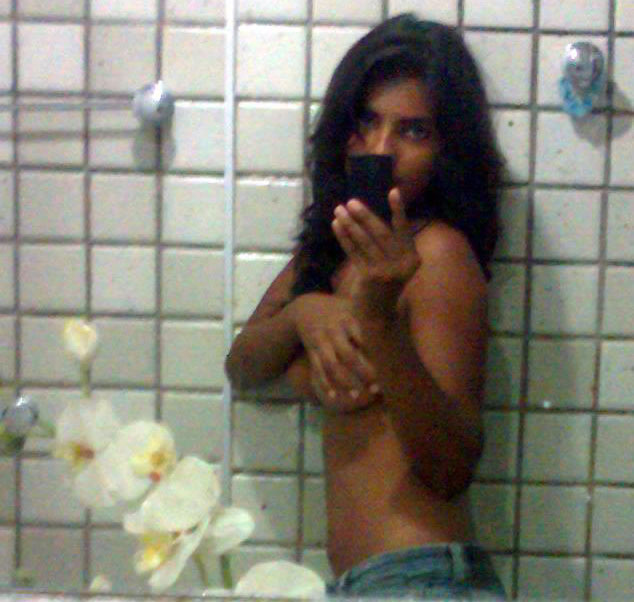 Indian Girl Rekha Taking Nude Selfies