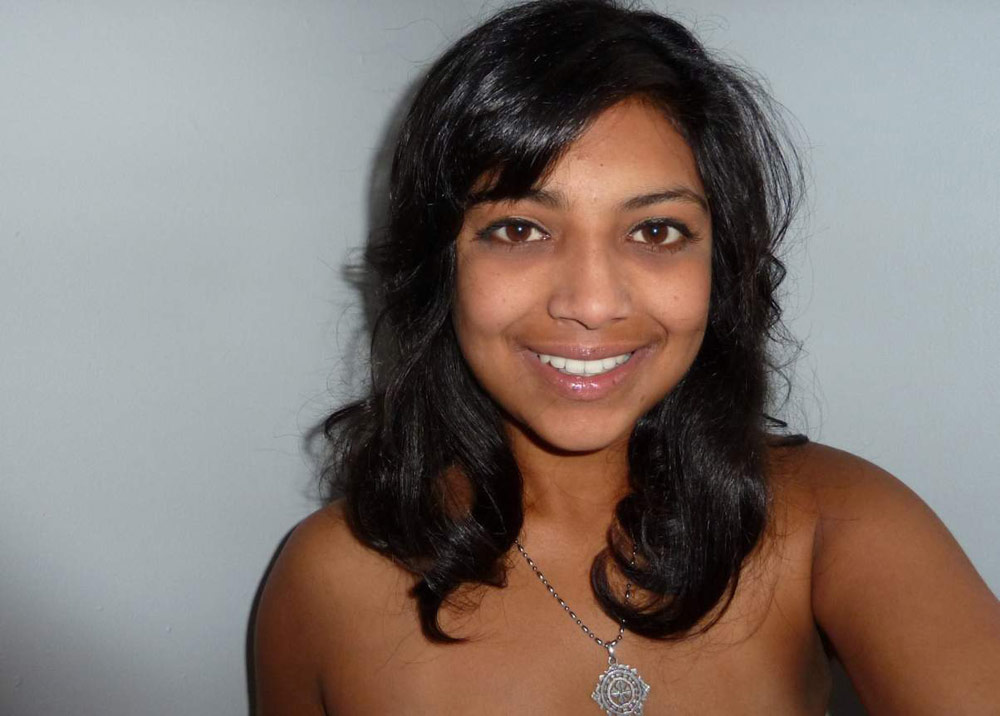 Plump Indian Girl Getting Naked In Jungle