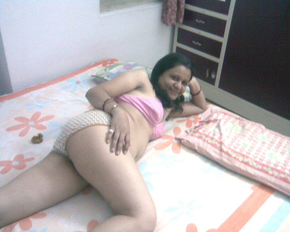 Hot Indian Punjabi Kudi Showing Boobs