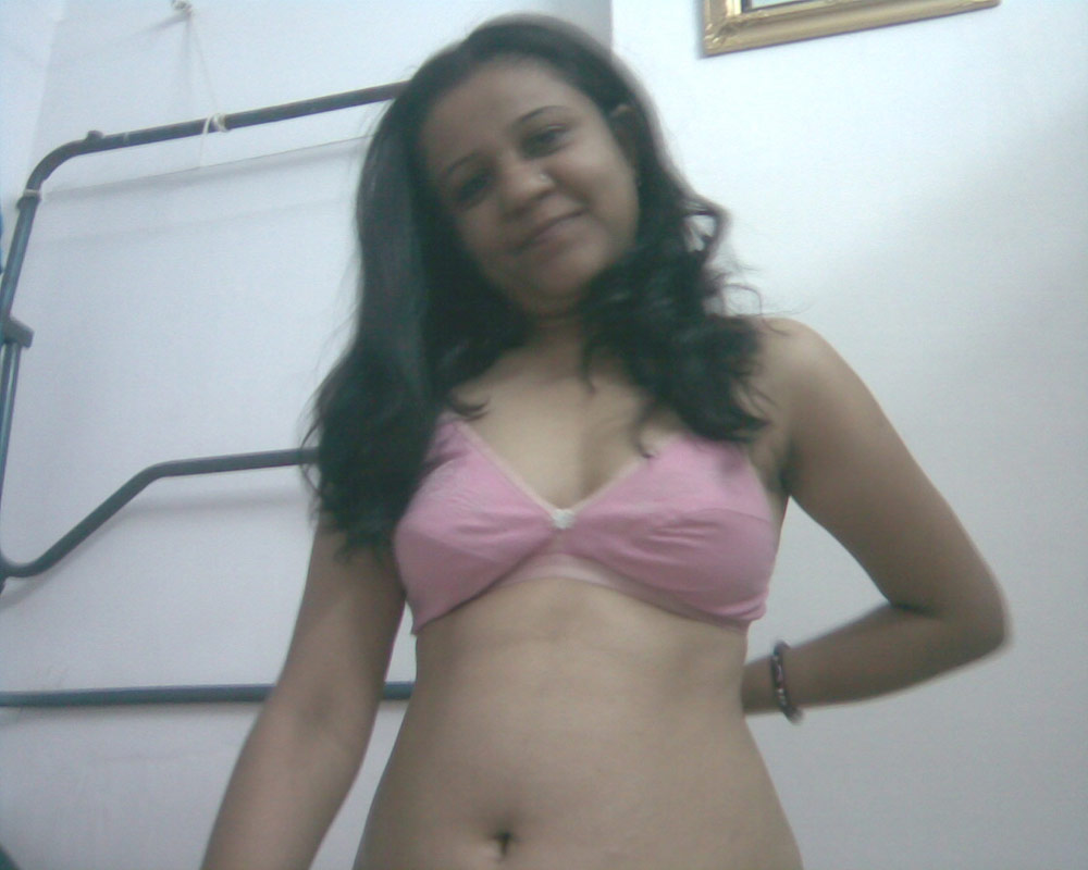 Hot Indian Punjabi Kudi Showing Boobs
