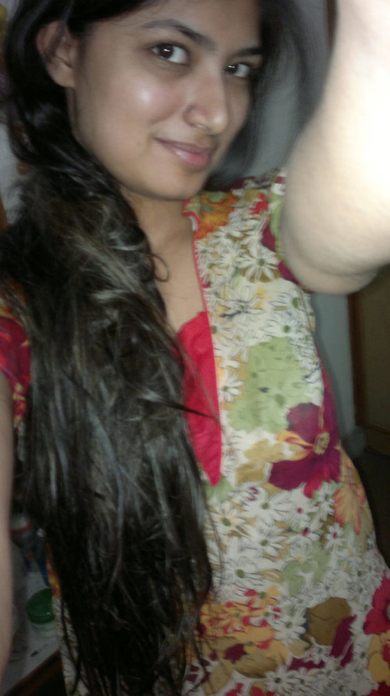 Sexy Indian Muslim Girl Taking Nude Selfies