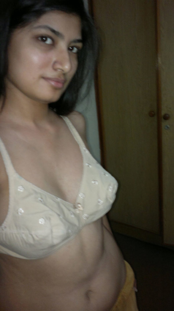 Sexy Indian Muslim Girl Taking Nude Selfies