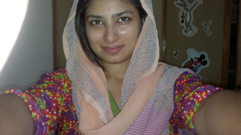 Sexy Indian Muslim Girl Taking Nude Selfies