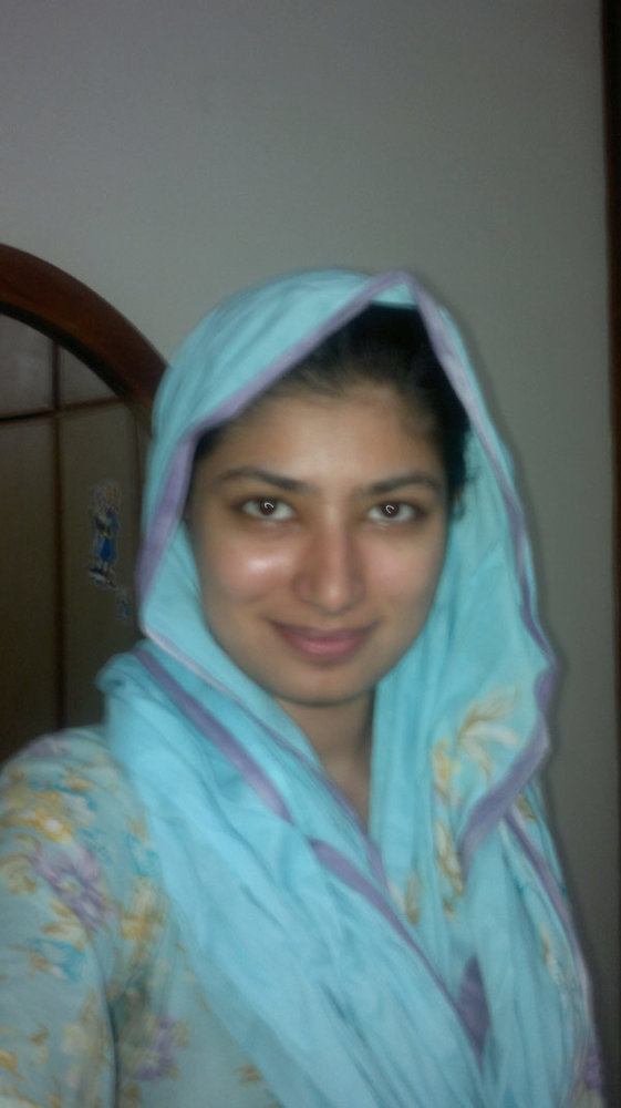 Sexy Indian Muslim Girl Taking Nude Selfies