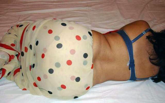 Horny Indian Bhabhi Mehwish Posing Hot Saree