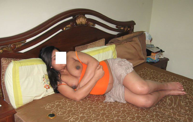 Indian Babe Romance Dancing Posing Nude