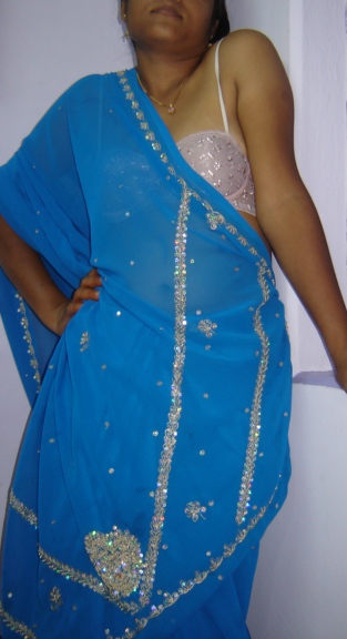 Indian Bhabhi Parveen Transperant Blue Saree
