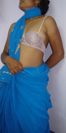 Indian Bhabhi Parveen Transperant Blue Saree