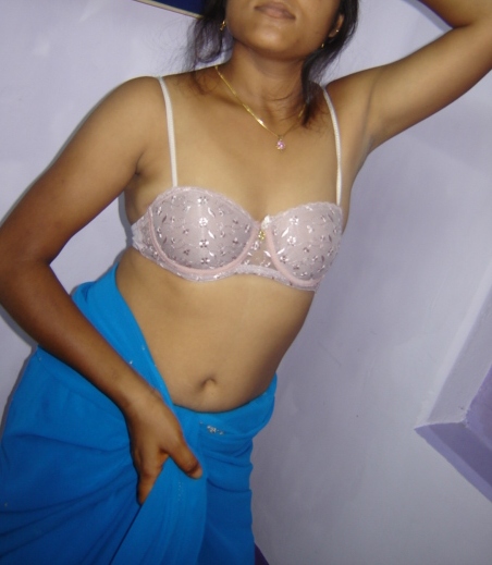 Indian Bhabhi Parveen Transperant Blue Saree