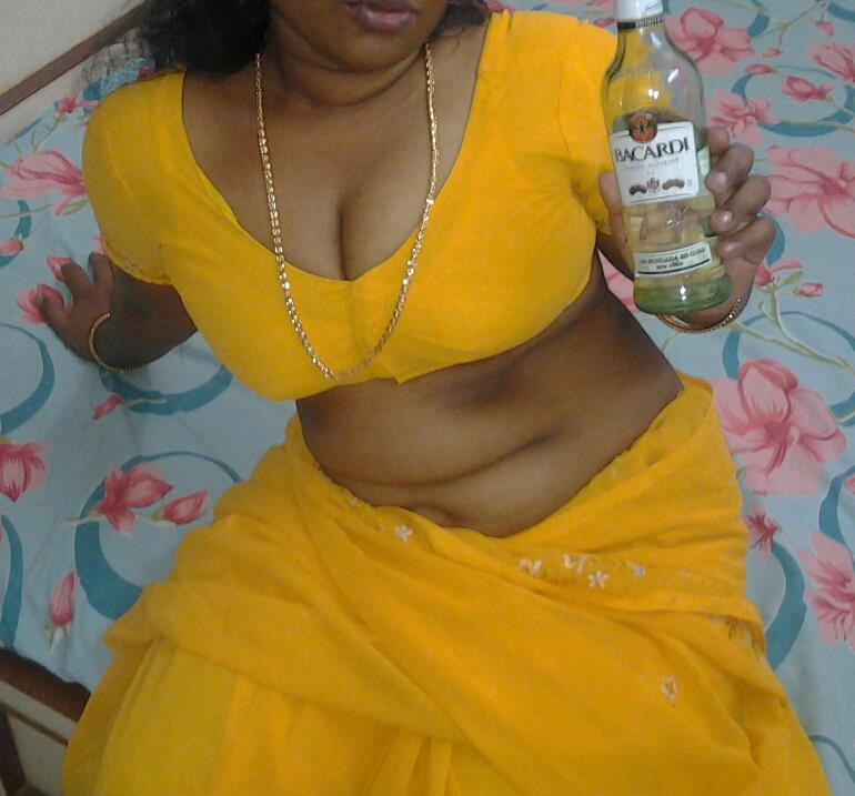 Indian Mallu Bhabhi Sexy Naval Pics