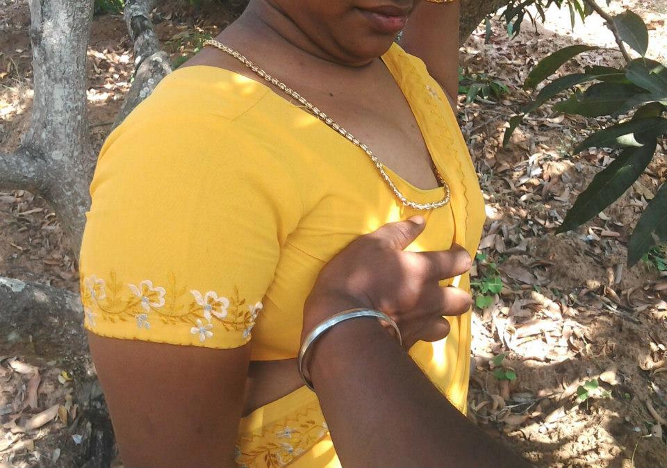 Indian Mallu Bhabhi Sexy Naval Pics