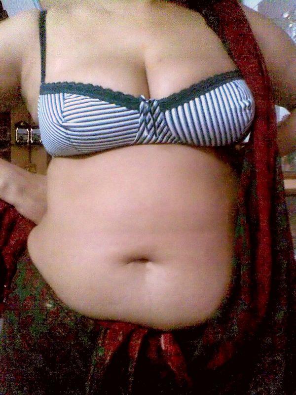 Indian Mallu Bhabhi Sexy Naval Pics