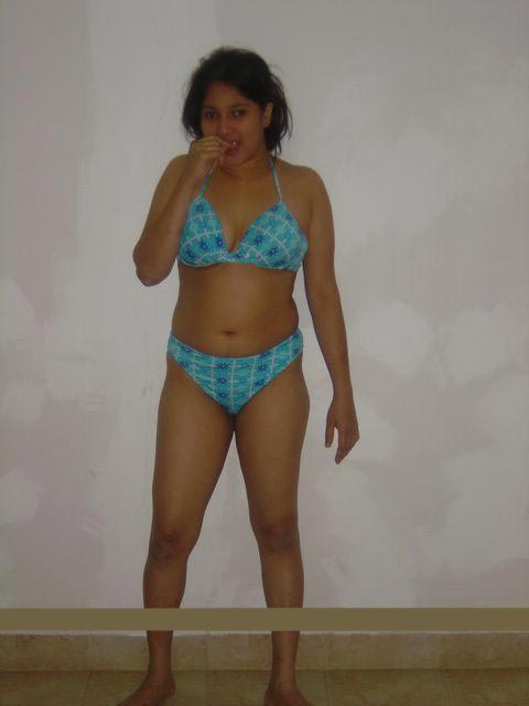 Horny Indian Housewife Love To Get Naked