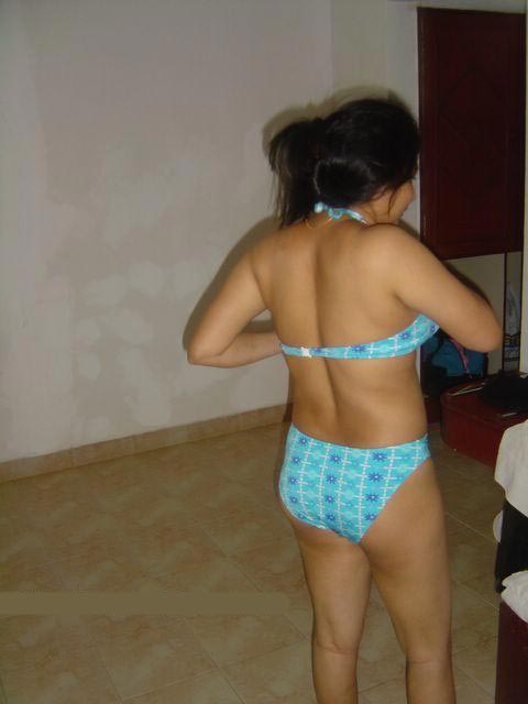 Horny Indian Housewife Love To Get Naked