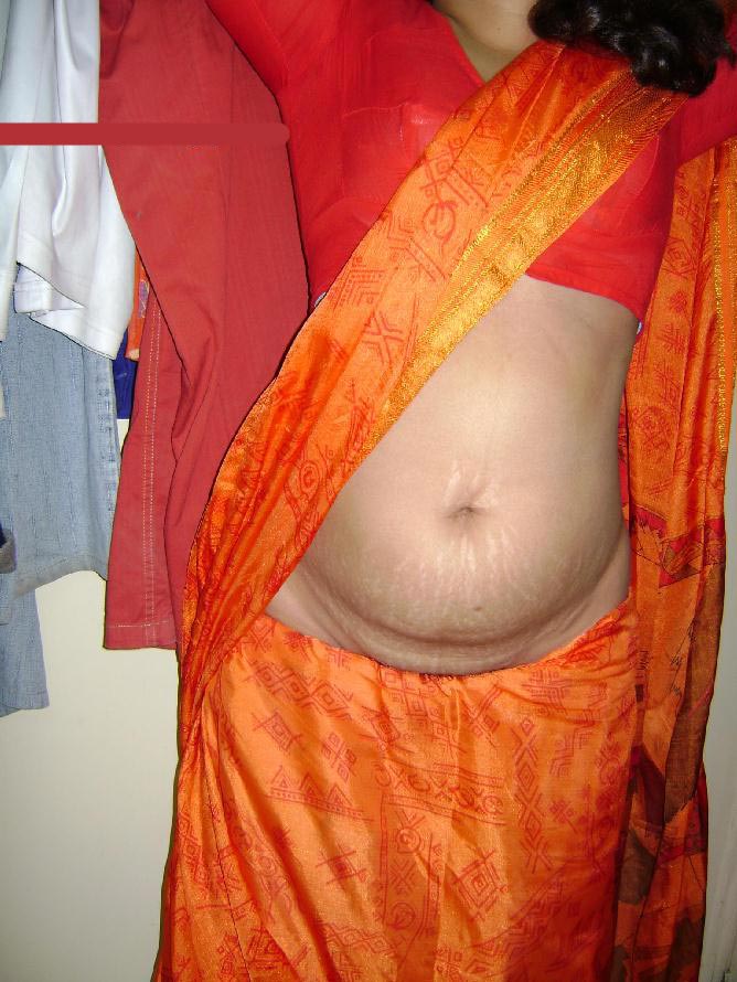 Busty Indian Aunty Maheen Show Her Big Melons