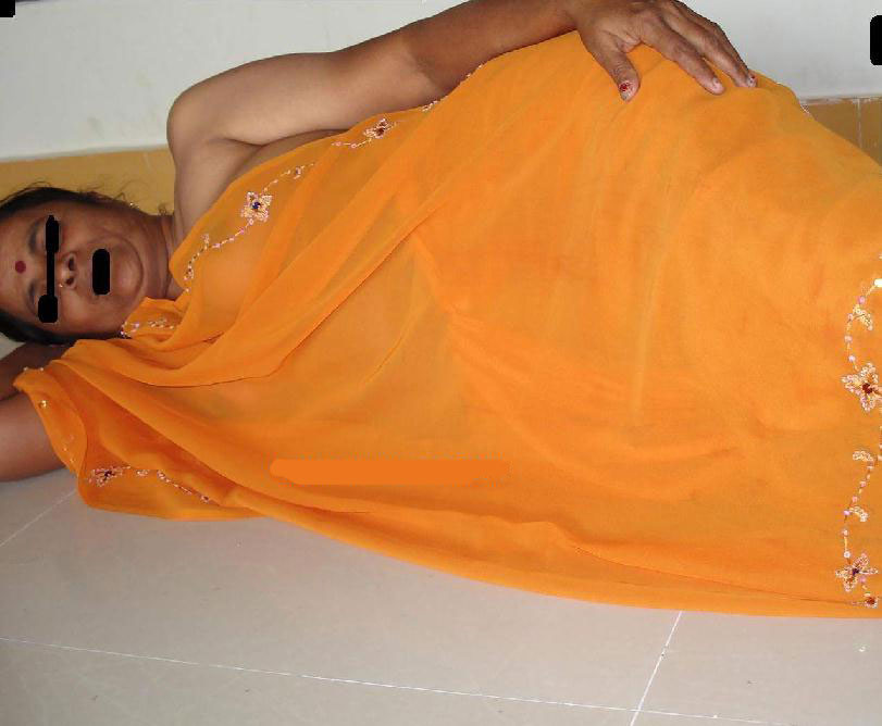 Indian Wife Durdana Showing Her Pussy