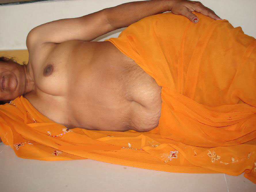Indian Wife Durdana Showing Her Pussy