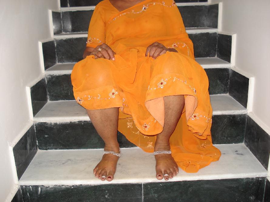 Indian Wife Durdana Showing Her Pussy