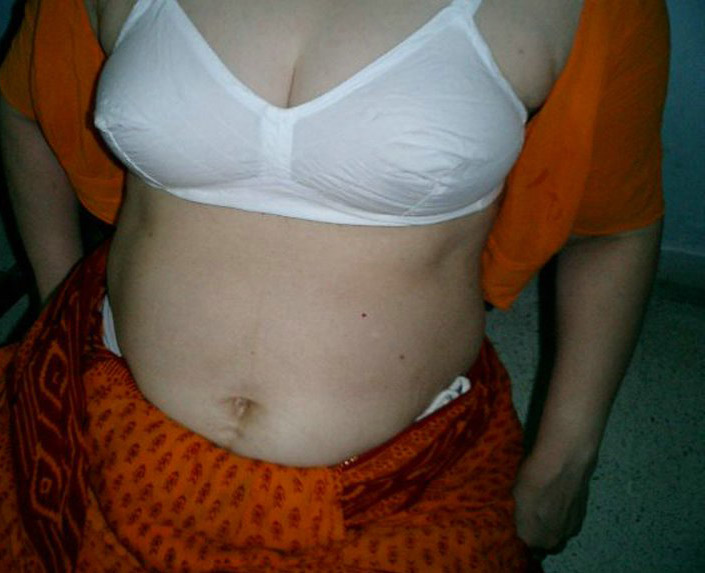 Indian Nude Aunty Farheen Blowjob Pics