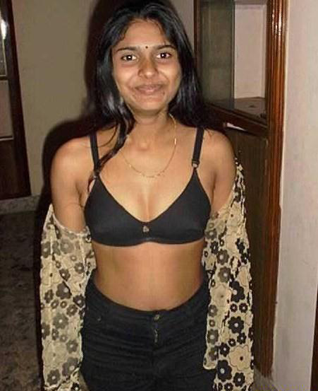 Dusky Indian Bhabhi Sitting Nude At Home