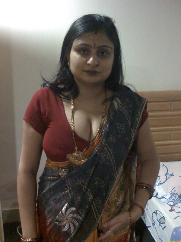 Indian Chubby Aunty Mehreen Saree Stripped Naked