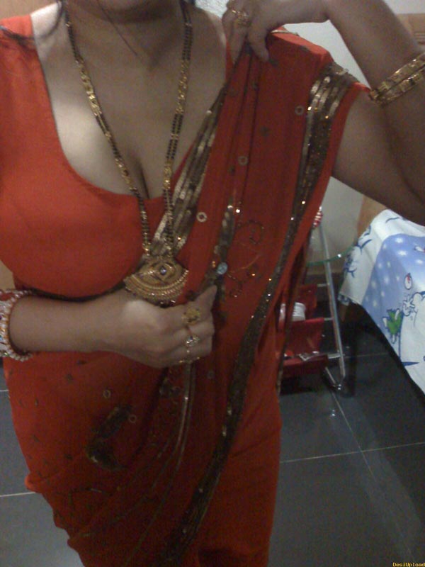 Indian Chubby Aunty Mehreen Saree Stripped Naked