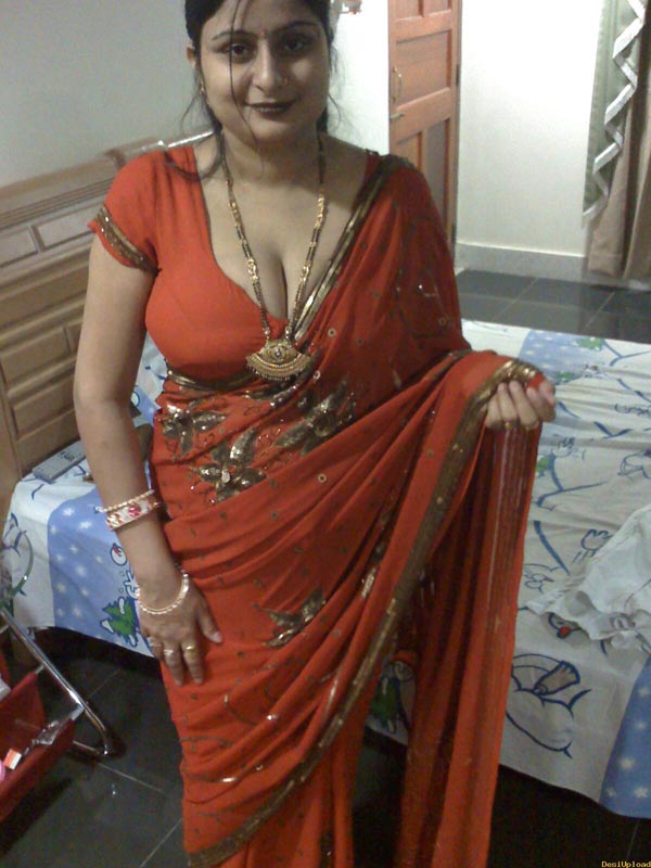 Indian Chubby Aunty Mehreen Saree Stripped Naked