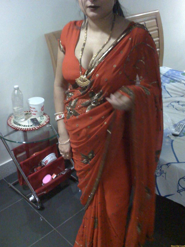 Indian Chubby Aunty Mehreen Saree Stripped Naked