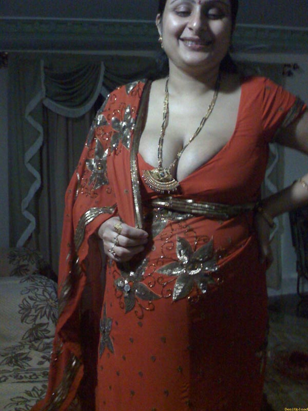 Indian Chubby Aunty Mehreen Saree Stripped Naked