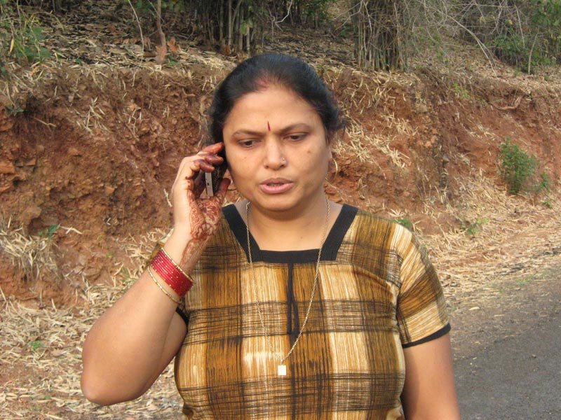 Indian Aunty Shakuntala Exposing Huge Boobs