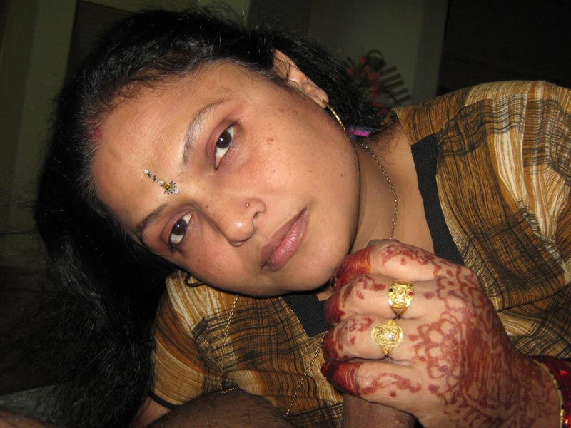 Indian Aunty Shakuntala Exposing Huge Boobs