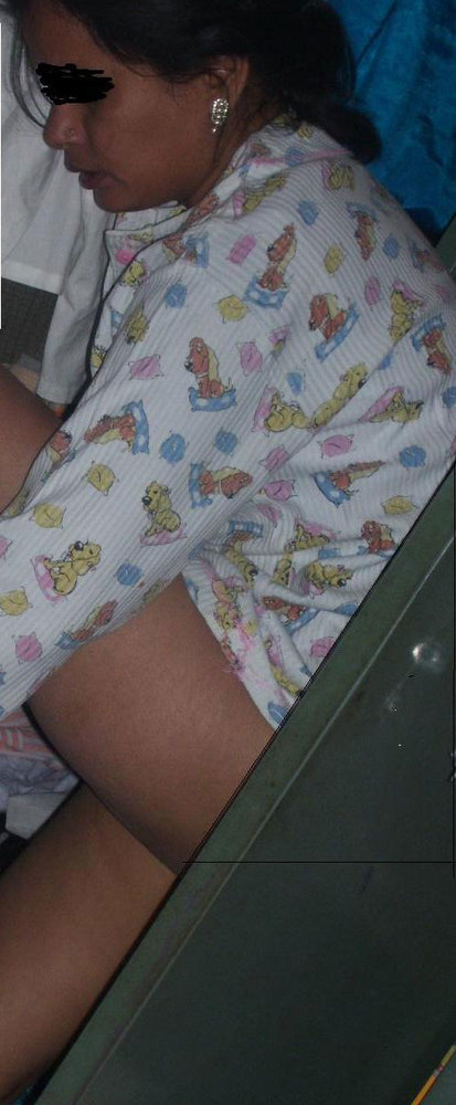 Indian Housewife Beena Playing With Boobs