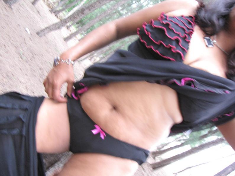 Indian Slut Rajbala Desperate To Give Blowjob