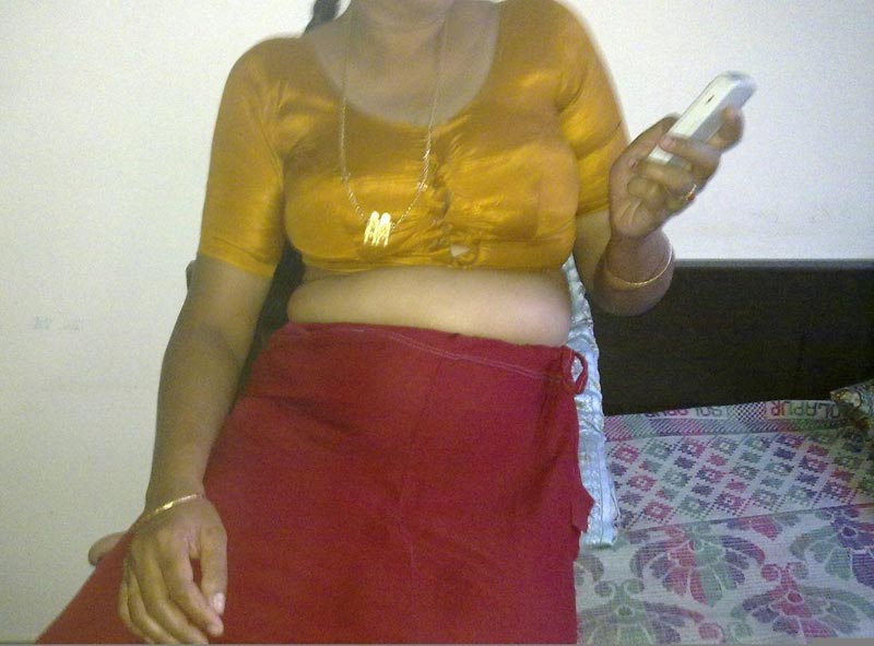 Sexy Indian Housewife Afshan Naked Photographs Leaked