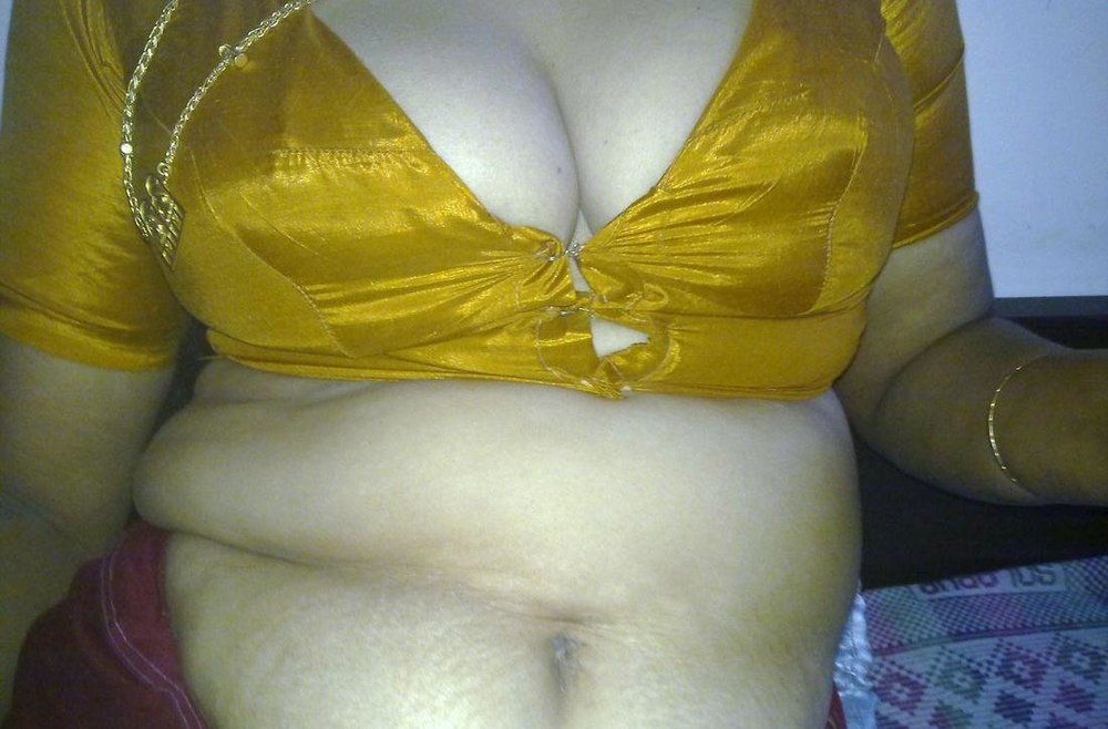 Sexy Indian Housewife Afshan Naked Photographs Leaked