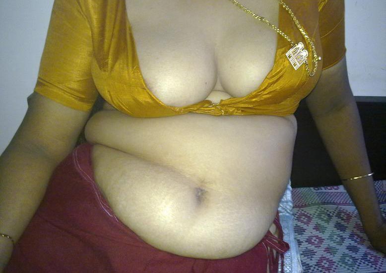 Sexy Indian Housewife Afshan Naked Photographs Leaked