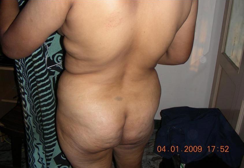 Indian Aunty Sehrish Showing Big Boobs